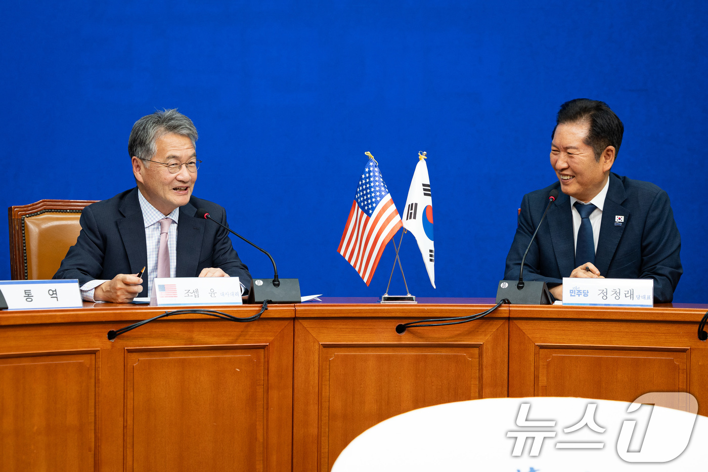 (서울=뉴스1) 유승관 기자 = 조셉 윤 주한미국대사대리가 5일 서울 여의도 국회에서 정청래 더불어민주당 대표와 만나 발언하고 있다. 2025.9.5/뉴스1