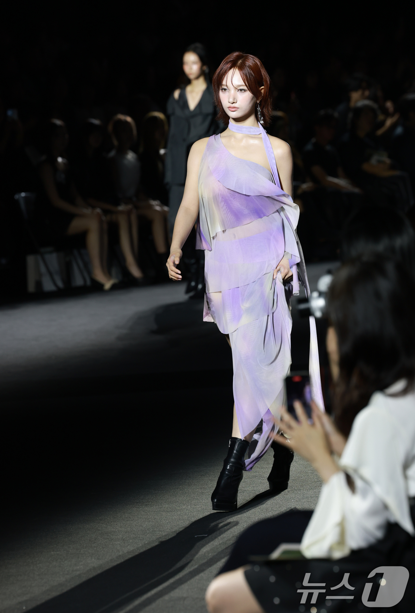 (서울=뉴스1) 권현진 기자 = 이프아이 사샤가 5일 서울 중구 동대문디자인플라자(DDP)에서 열린 2026 S/S서울패션위크 리이 컬렉션에서 런웨이를 하고 있다. 2025.9.5 …
