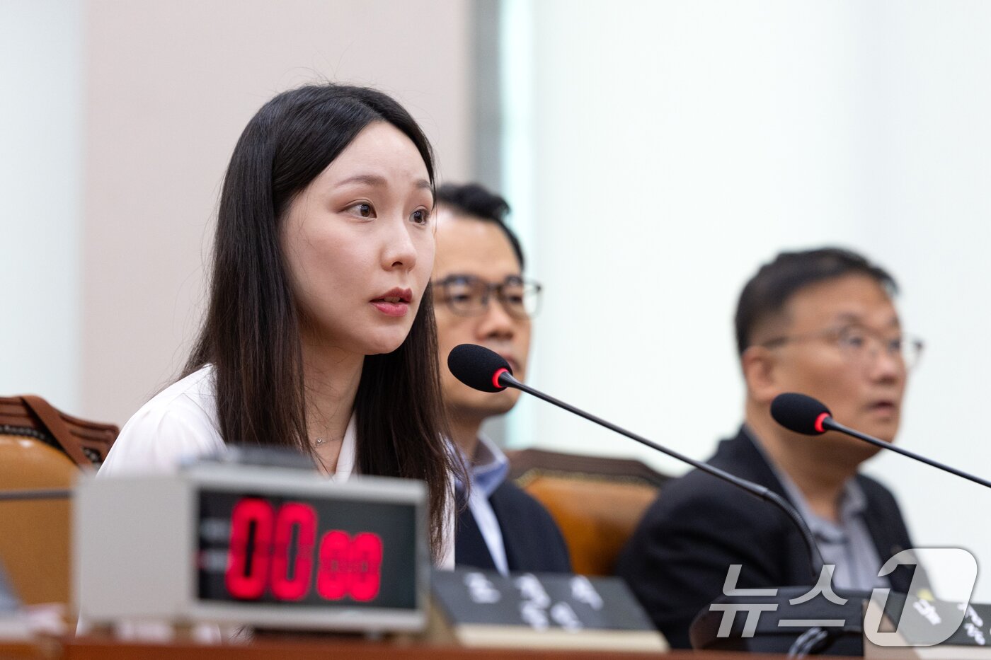 본문 이미지 - 5일 서울 여의도 국회에서 열린 제429회 국회&#40;정기회&#41; 법제사법위원회 검찰 개혁 입법청문회에서 증인 신분으로 출석한 남경민 수사관이 의원 질의에 답변하고 있다. 2025.9.5/뉴스1 ⓒ News1 이승배 기자