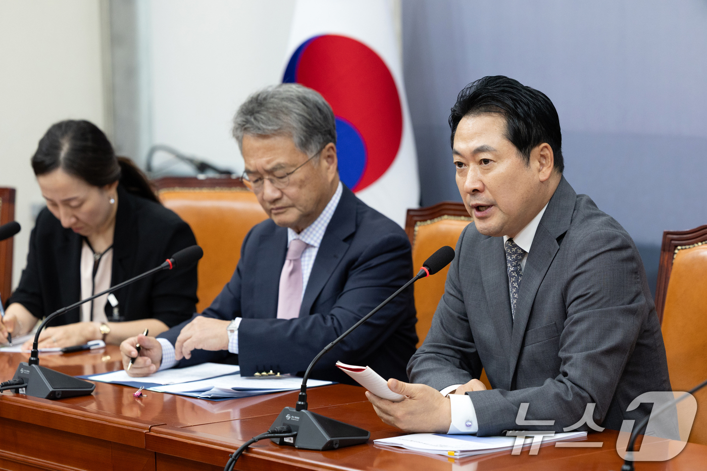 (서울=뉴스1) 이승배 기자 = 장동혁 국민의힘 대표가 5일 서울 여의도 국회에서 조셉 윤 주한미국대사대리를 접견, 인사말하고 있다. 2025.9.5/뉴스1