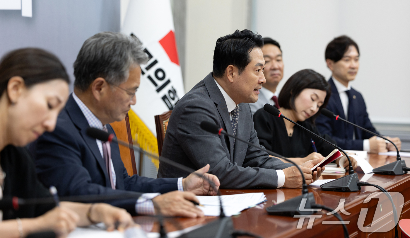 (서울=뉴스1) 이승배 기자 = 장동혁 국민의힘 대표가 5일 서울 여의도 국회에서 조셉 윤 주한미국대사대리를 접견, 인사말하고 있다. 2025.9.5/뉴스1