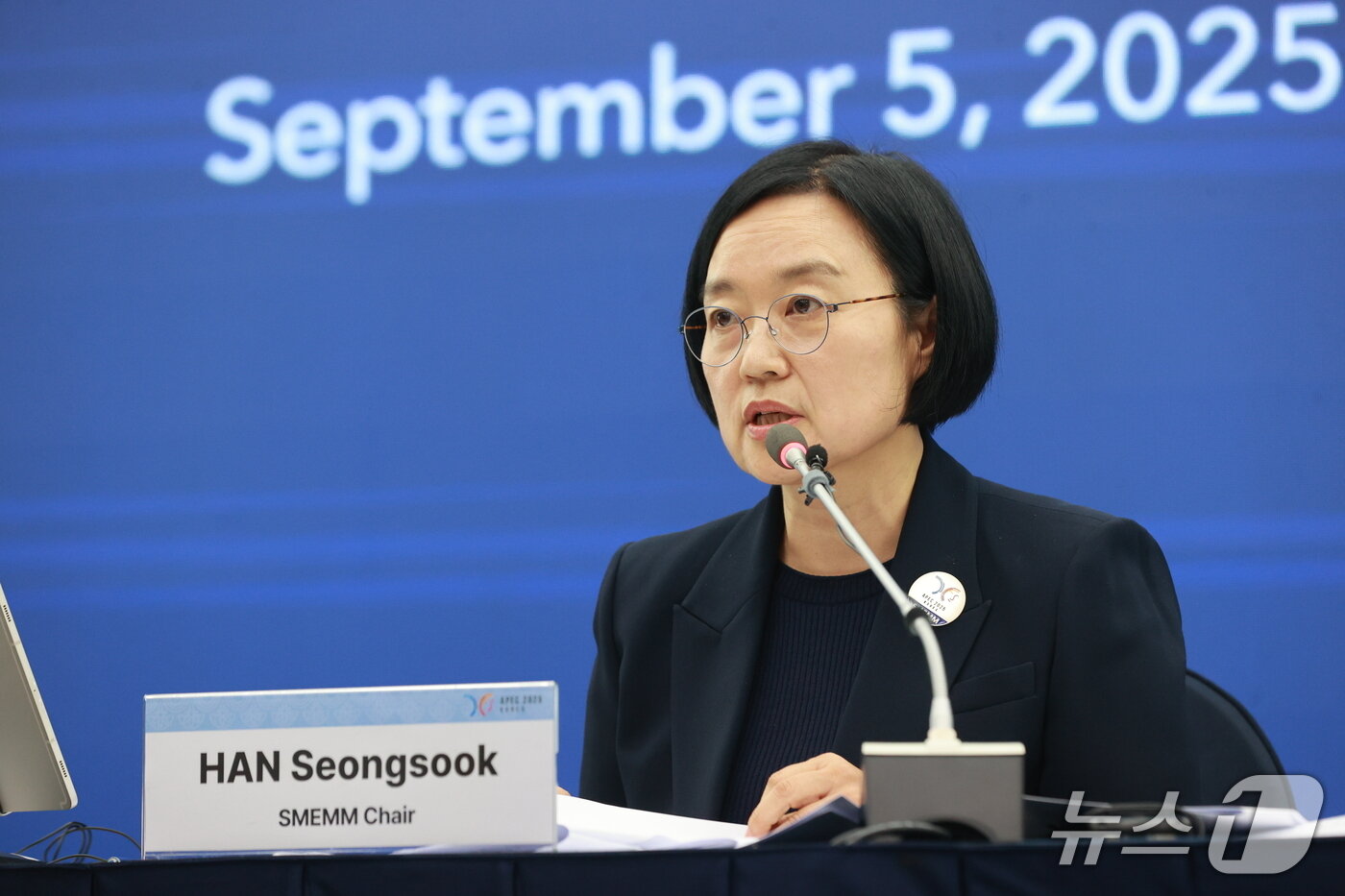 본문 이미지 - 한성숙 중소벤처기업부 장관이  5일 제주 국제컨벤션센터&#40;ICC&#41;에서 열린 &#39;제31차 APEC 중소기업 장관회의&#39;를 마치고 공동기자회견에서 발언하고 있다.  &#40;중소벤처기업부 제공. 재판매 및 DB 금지&#41; 