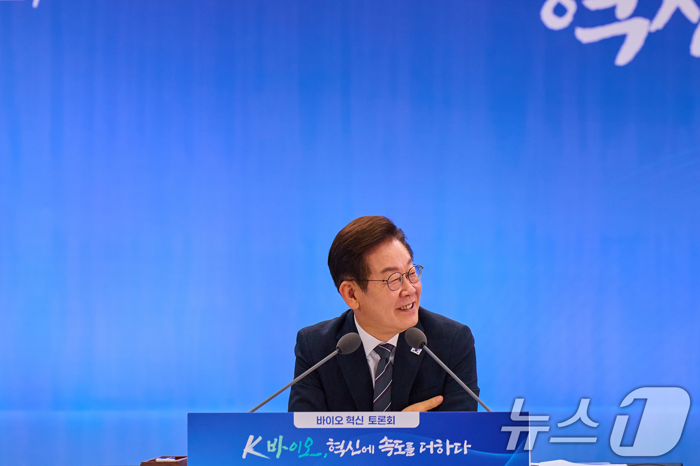 (서울=뉴스1) 허경 기자 = 이재명 대통령이 5일 인천 송도 컨벤시아 그랜드 볼룸에서 열린 '바이오 혁신 토론회'에서 발언하고 있다. (대통령실 제공. 재판매 및 DB 금지) 2 …