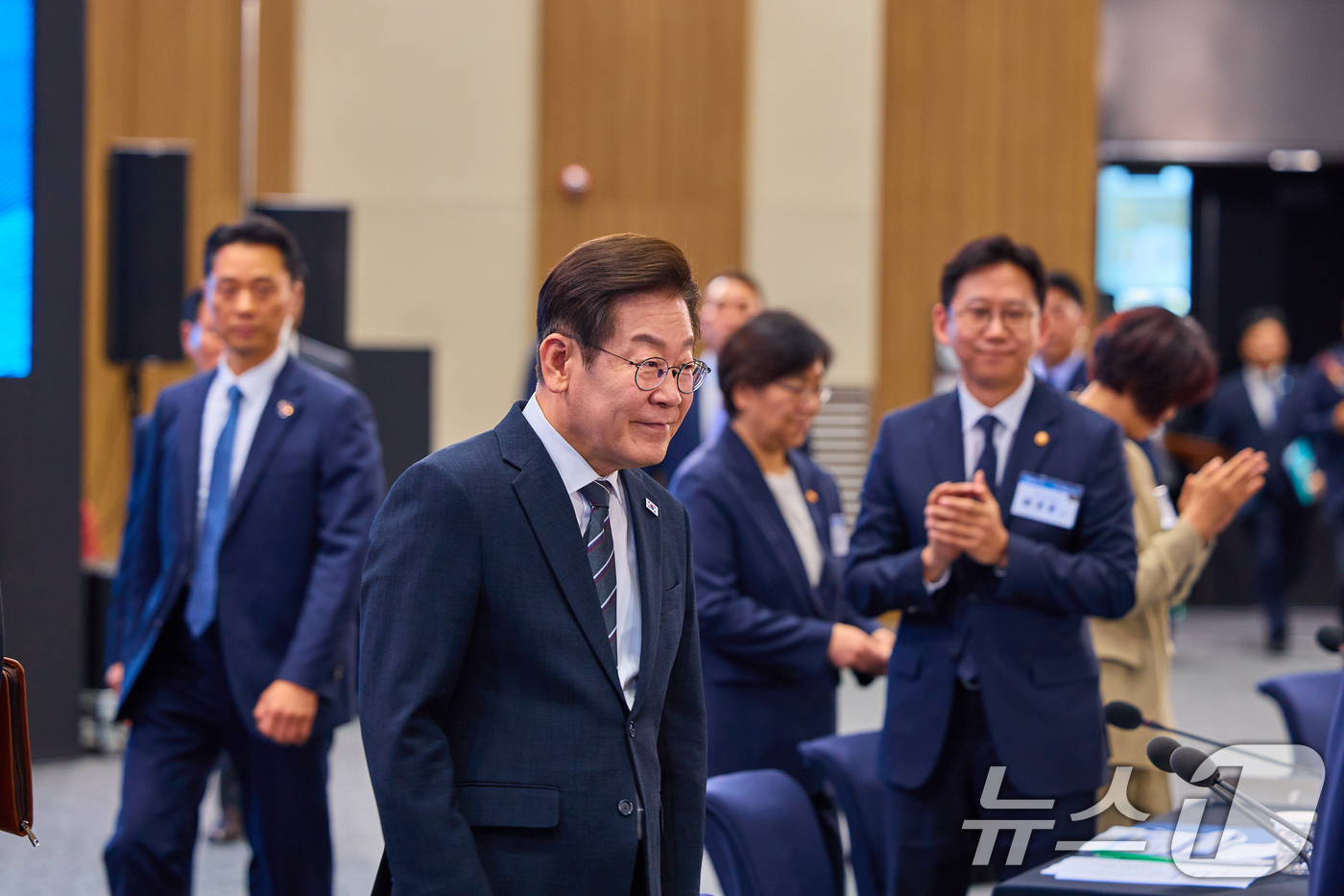 (서울=뉴스1) 허경 기자 = 이재명 대통령이 5일 인천 송도 컨벤시아 그랜드 볼룸에서 열린 '바이오 혁신 토론회'에 참석하고 있다. (대통령실 제공. 재판매 및 DB 금지) 20 …