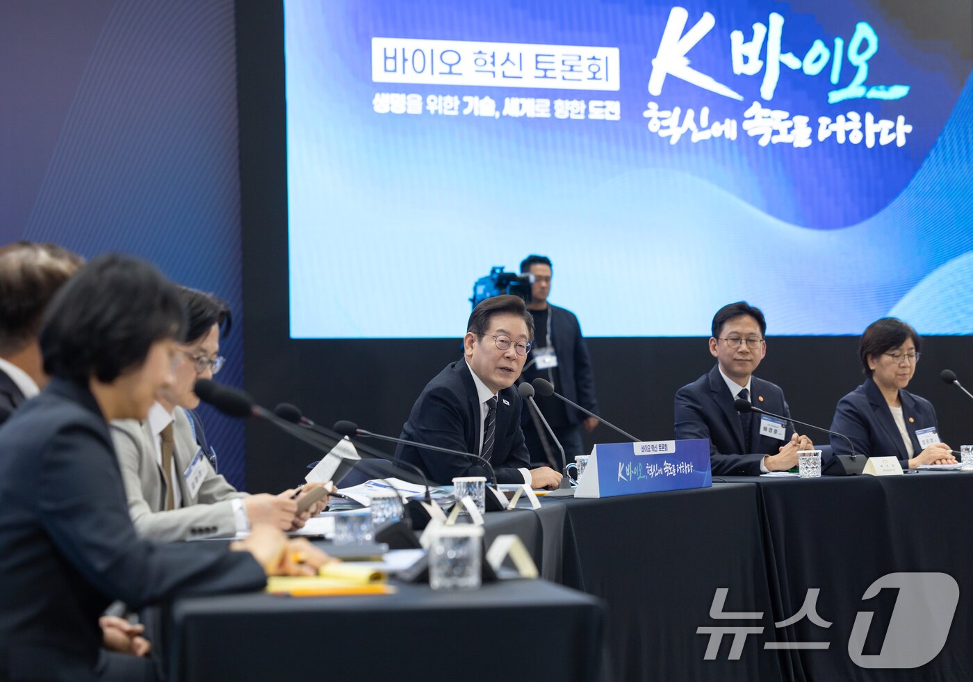 본문 이미지 - 이재명 대통령이 5일 인천 송도 컨벤시아 그랜드 볼룸에서 열린 '바이오 혁신 토론회'에서 발언하고 있다. (대통령실 제공. 재판매 및 DB 금지) 2025.9.5/뉴스1 ⓒ News1 허경 기자