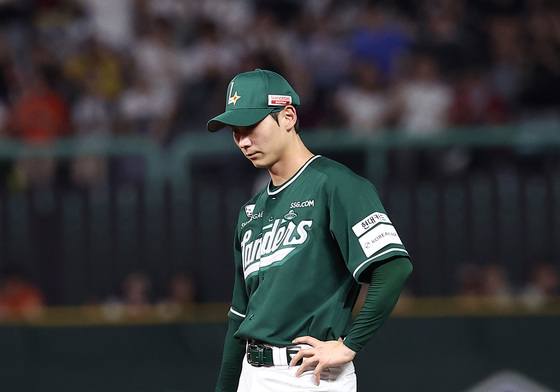 2루수 고민 토로한 날 '실책→실점'…SSG, 2년차 루키 콜업 빨라지나