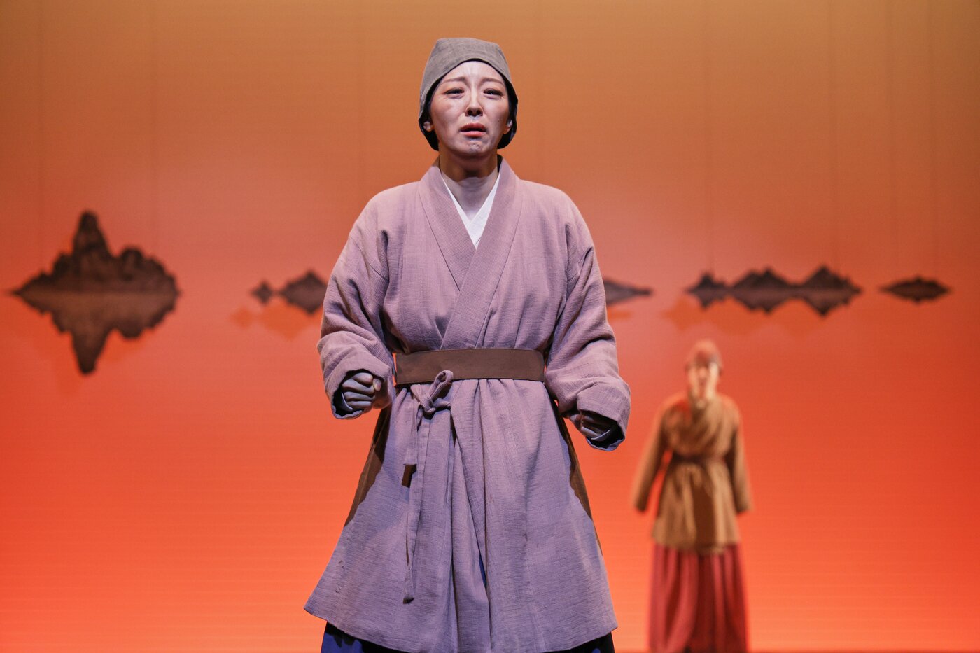 본문 이미지 - &#39;퉁소소리&#39; 프레스콜에서 옥영 역의 배우 정새별&#40;세종문화회관 제공&#41;