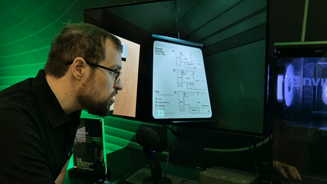 본문 이미지 - 엔비디아 관계자가 음성 기반 AI 상호작용 기술인 &#39;에이스&#39;&#40;ACE&#41;를 적용한 게임에서 음성으로 NPC와 대화하며 플레이를 하고 있다.2025.9.5/뉴스1 최동현 기자