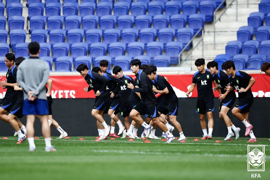 (서울=뉴스1) = 축구국가대표팀 선수들이 6일(한국시간) 미국 뉴저지주 해리슨의 스포츠일러스트레이티드 스타디움에서 미국과의 평가전을 앞두고 훈련을 하고 있다. (대한축구협회 제공 …