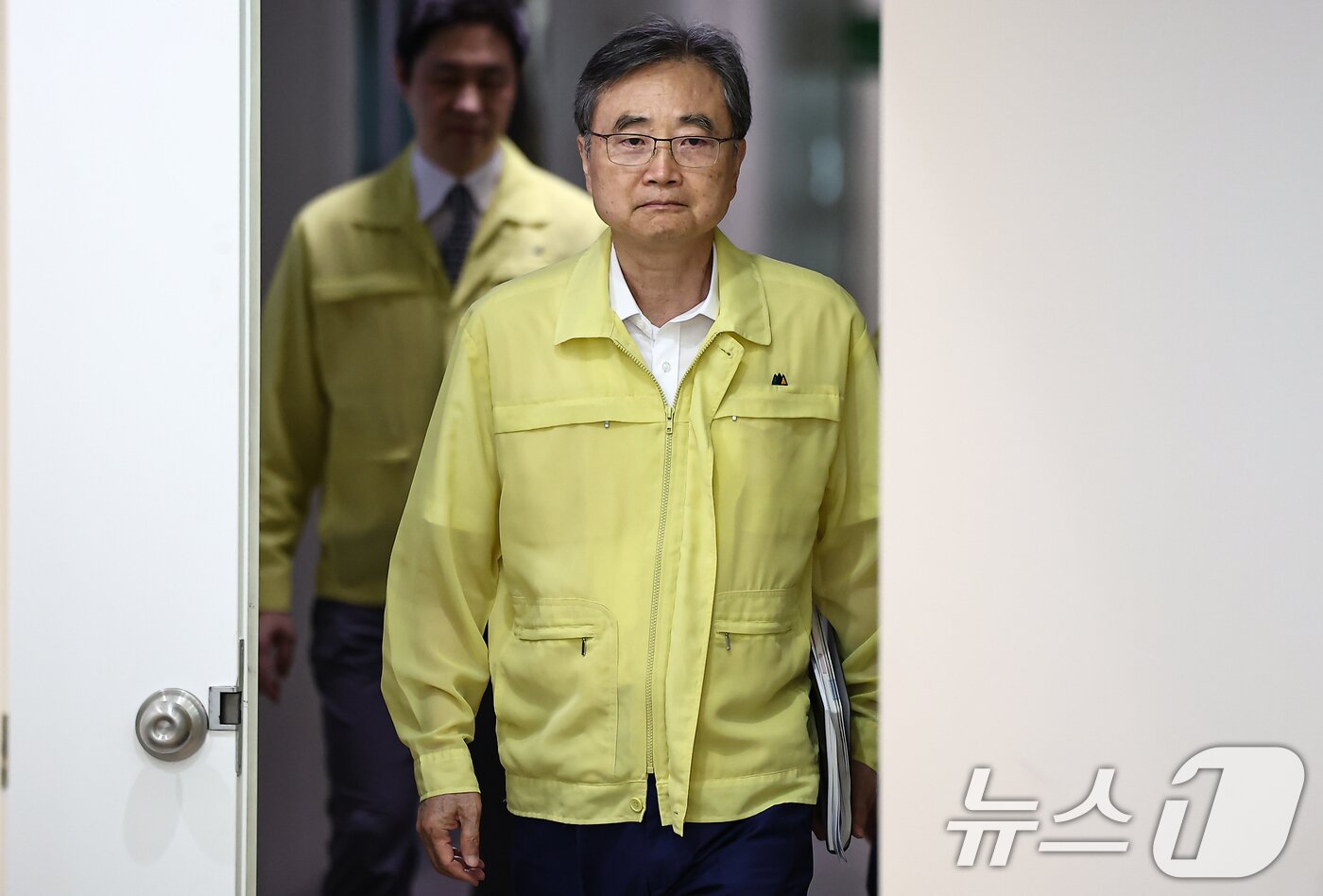 본문 이미지 - 조현 외교부 장관이 6일 서울 종로구 외교부에서 열린 재외국민보호대책본부 본부-공관 합동 대책회의에 참석하고 있다. 2025.9.6/뉴스1 ⓒ News1 김도우 기자