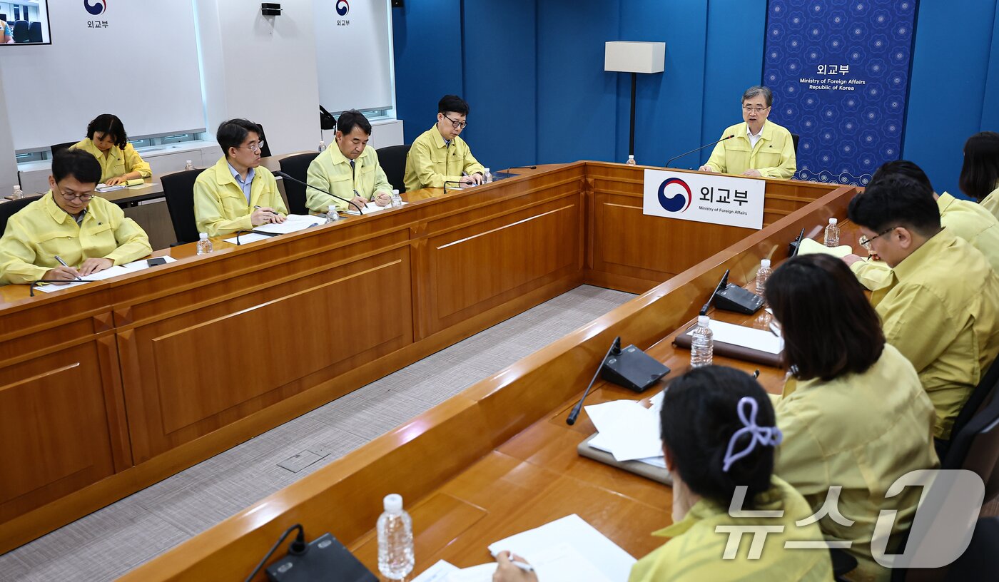 본문 이미지 - 조현 외교부 장관이 6일 서울 종로구 외교부에서 열린 재외국민보호대책본부 본부-공관 합동 대책회의에서 모두발언을 하고 있다.  2025.9.6/뉴스1 ⓒ News1 김도우 기자