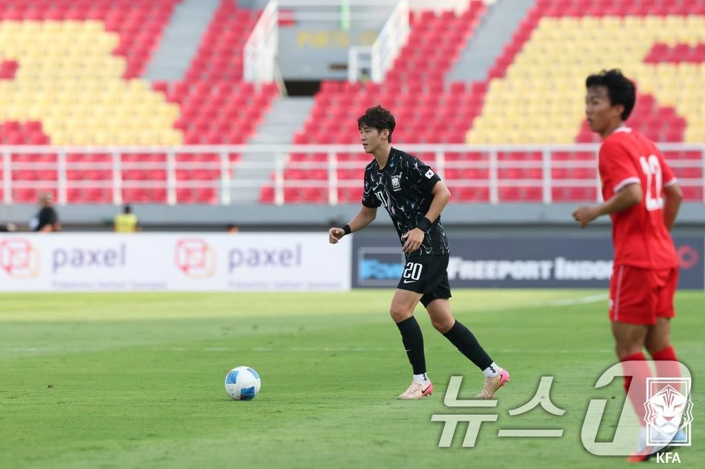 (서울=뉴스1) = 대한민국 22세 이하(U-22) 남자 축구 대표팀 김지수가 6일 인도네시아 시도아르조 글로라 델타 스타디움에서 열린 2026 AFC U-23 아시안컵 예선 라오 …