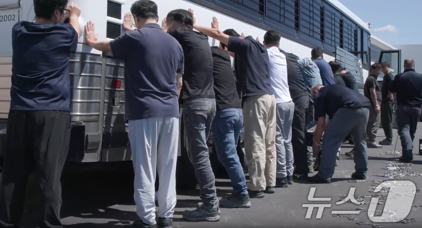 U.S. Immigration and Customs Enforcement &#40;ICE&#41; released footage of a surprise raid and detention of approximately 300 Korean employees at the construction site of a joint battery plant between Hyundai Motor Group and LG Energy Solution in Georgia. &#40;Capture from ICE Website&#41; 2025.9.6 / News1
