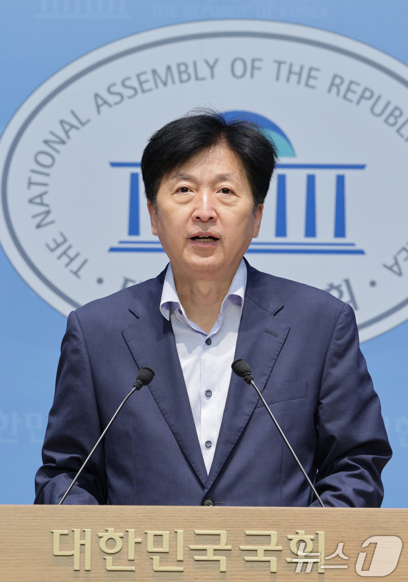 (서울=뉴스1) 신웅수 기자 = 더불어민주당 당내 정책그룹인 '더좋은미래(더미래)'의 오기형 의원이 7일 오전 서울 여의도 국회 소통관에서 미국 이민당국의 한국 기업 직원 구금과 …