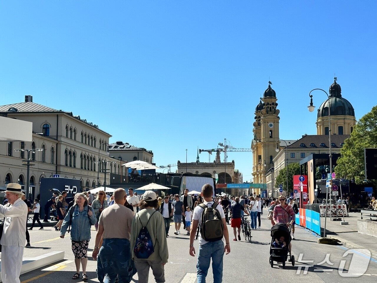 본문 이미지 -  IAA 모빌리티 2025가 8일 독일 뮌헨 메쎄에서 프레스데이를 시작으로 막을 올렸다. 사진은 IAA 모빌리티 2023의 오픈스페이스 현장.ⓒ 뉴스1 이동희 기자 