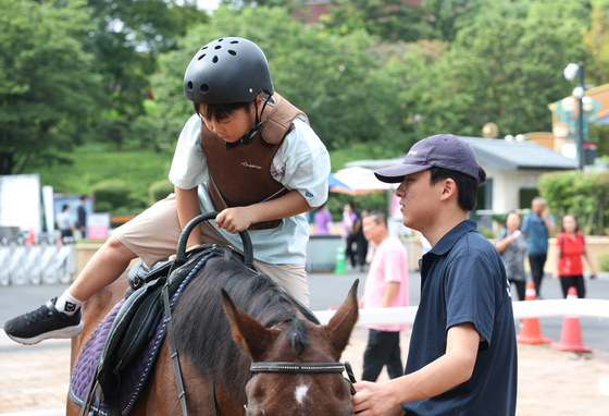 "설 연휴에도 경마공원 정상 운영…가족 나들이로 어때요"