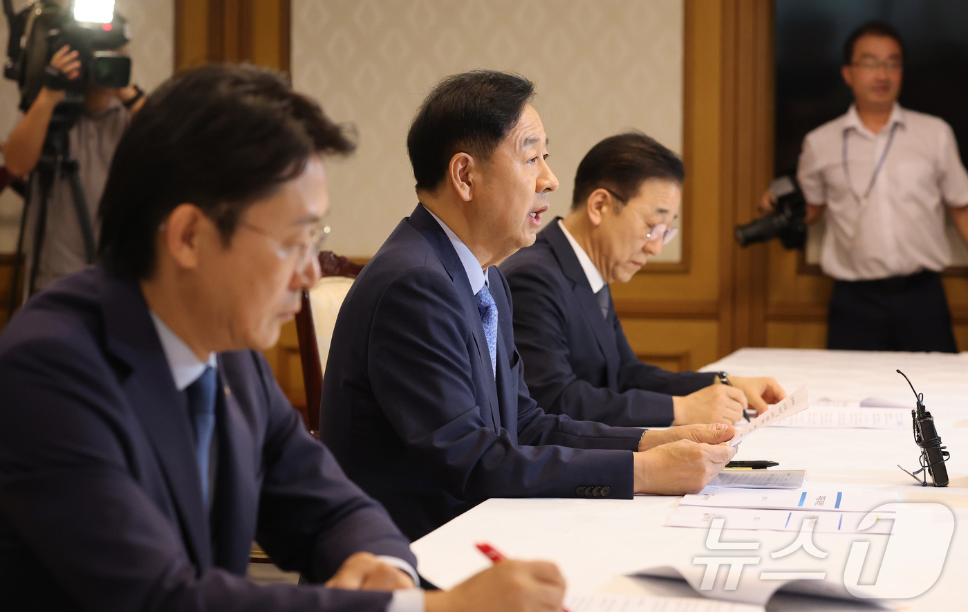 (서울=뉴스1) 임세영 기자 = 구윤철 경제부총리 겸 기획재정부 장관이 7일 서울 종로구 정부서울청사에서 열린 부동산관계장관회의에서 모두발언을 하고 있다. 2025.9.7/뉴스1