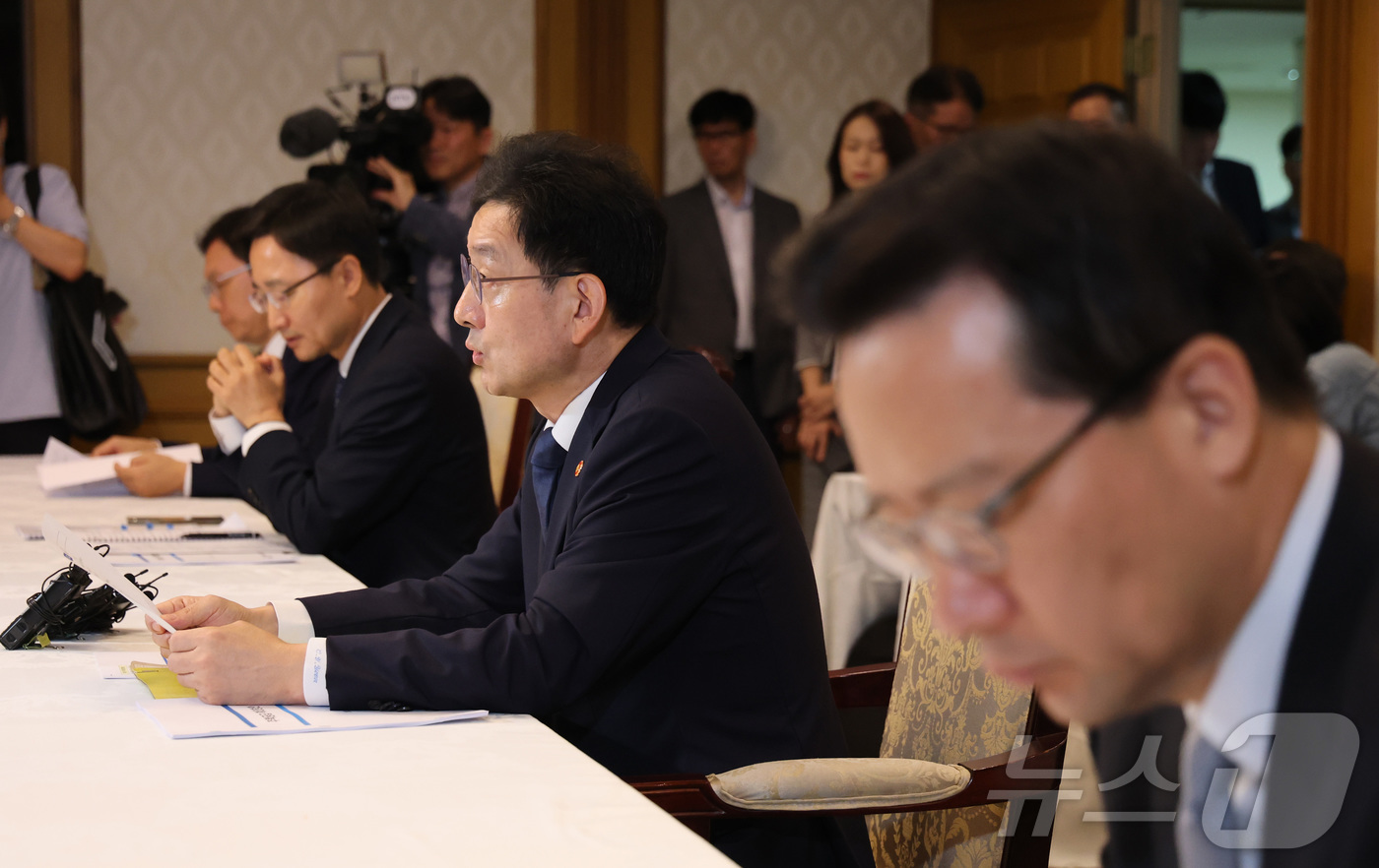 (서울=뉴스1) 임세영 기자 = 윤창렬 국무조정실장이 7일 서울 종로구 정부서울청사에서 열린 부동산관계장관회의에서 발언을 하고 있다. 2025.9.7/뉴스1