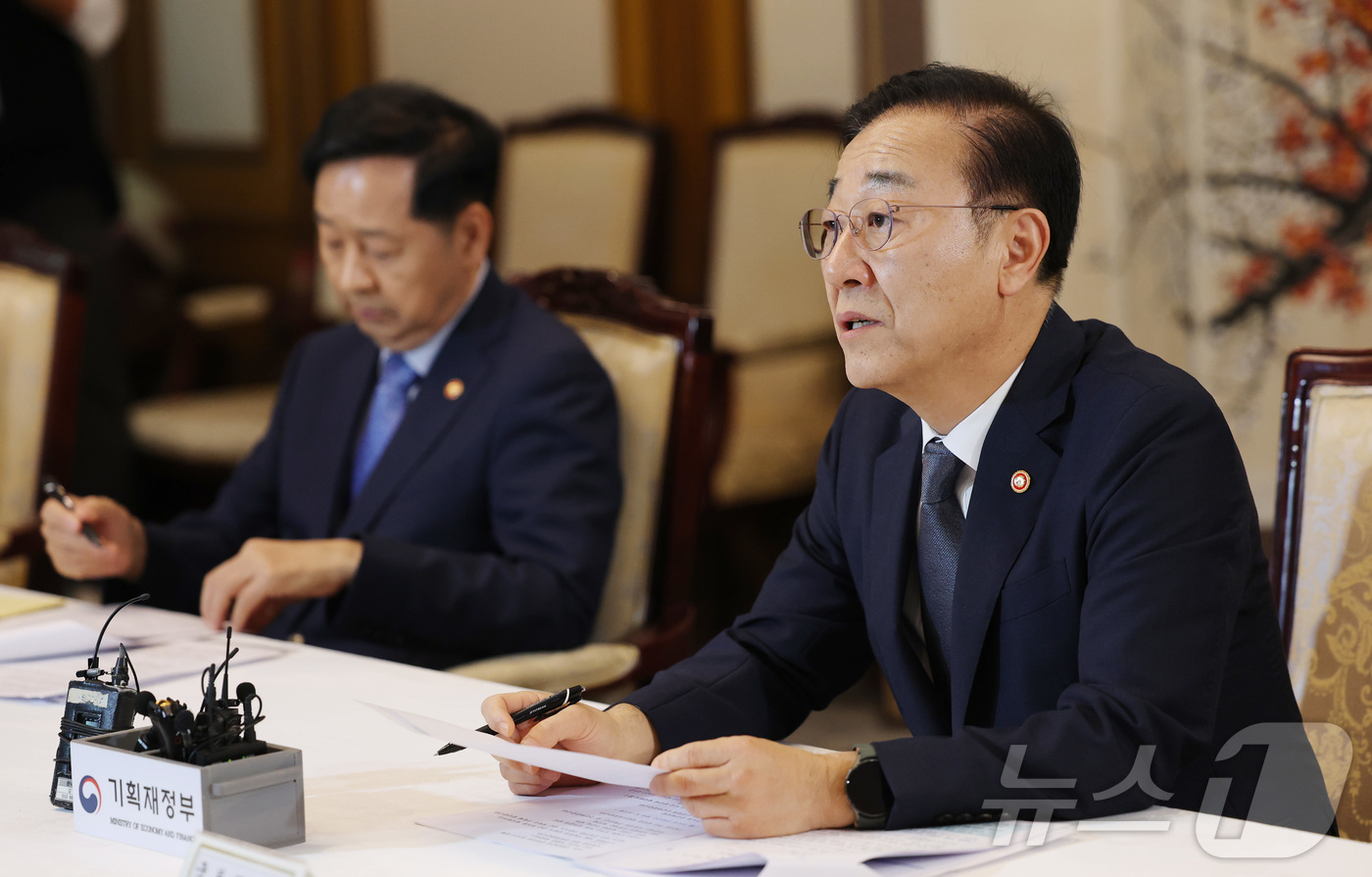 (서울=뉴스1) 임세영 기자 = 김윤덕 국토교통부 장관이 7일 서울 종로구 정부서울청사에서 열린 부동산관계장관회의에서 발언을 하고 있다. 2025.9.7/뉴스1