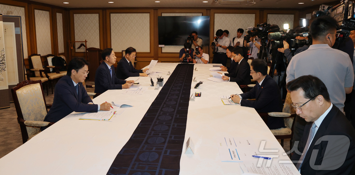 (서울=뉴스1) 임세영 기자 = 구윤철 경제부총리 겸 기획재정부 장관이 7일 서울 종로구 정부서울청사에서 열린 부동산관계장관회의에서 모두발언을 하고 있다. 2025.9.7/뉴스1