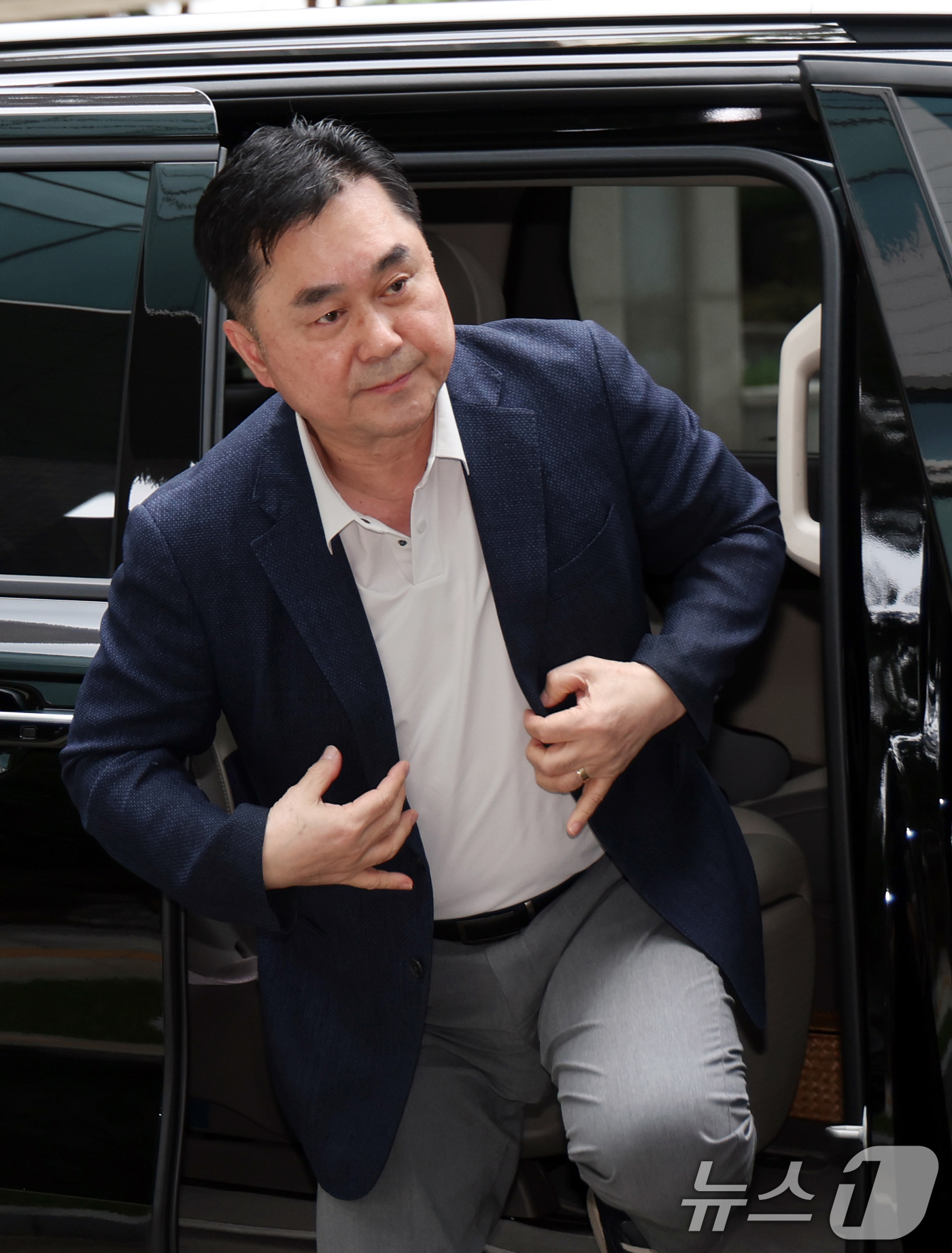(서울=뉴스1) 김명섭 기자 = 김종민 무소속 의원이 7일 오후 서울 서초동 서울고등검찰청에 마련된 내란 특별검사팀 사무실에 참고인 신분으로 출석하고 있다.  2025.9.7/뉴스 …