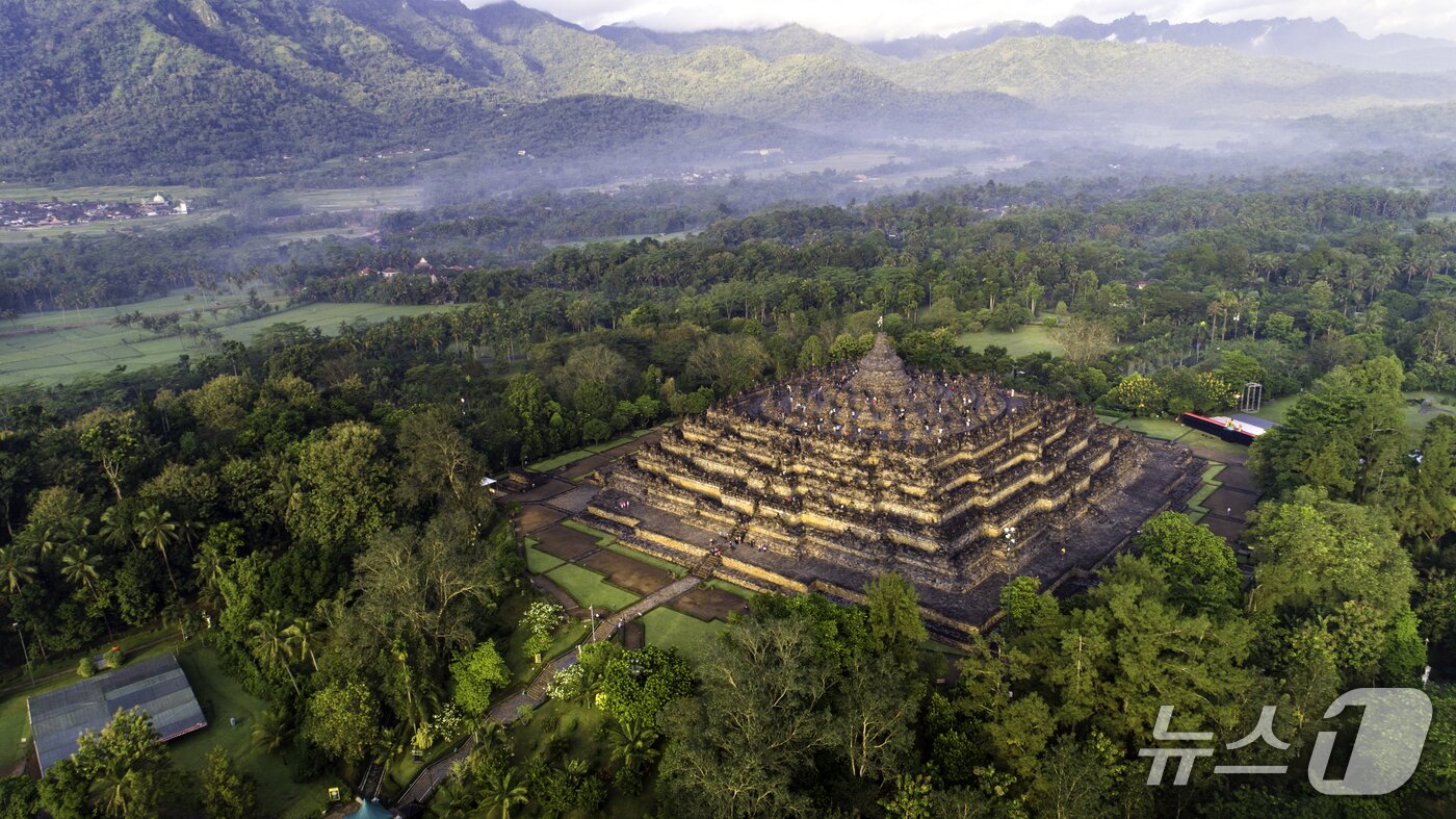 본문 이미지 - AR로 가상투어할 수 있는  보로부두르 사원&#40;인도네시아 관광부 제공&#41;