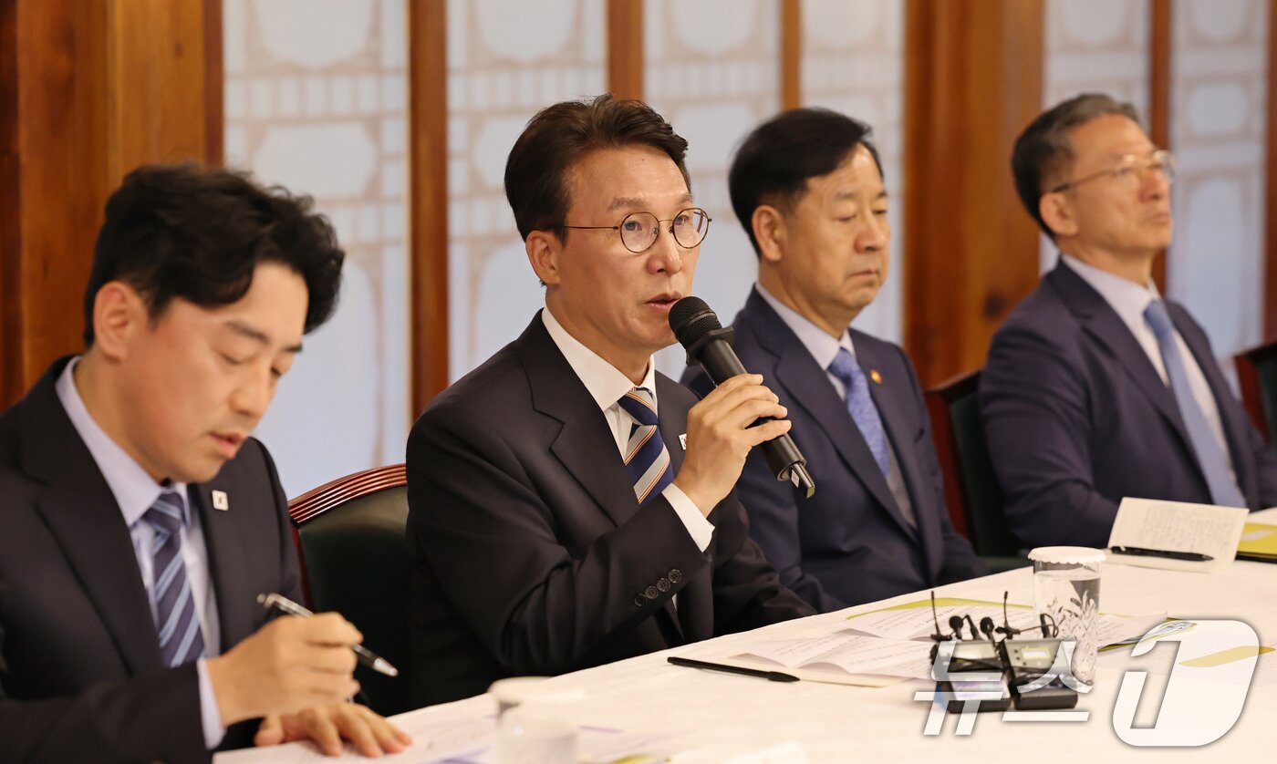 본문 이미지 - 김민석 국무총리가 7일 서울 종로구 삼청동 국무총리 서울공관에서 열린 제3차 고위당정협의회에서 발언하고 있다. &#40;공동취재&#41; 2025.9.7/뉴스1 ⓒ News1 박지혜 기자