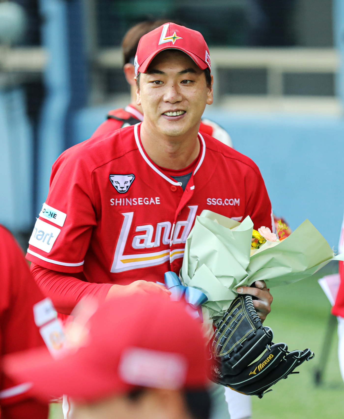 (서울=뉴스1) 민경석 기자 = 7일 오후 서울 송파구 잠실야구장에서 열린 프로야구 '2025 신한 SOL 뱅크 KBO리그' LG 트윈스와 SSG 랜더스의 경기에서 SSG 선발투수 …