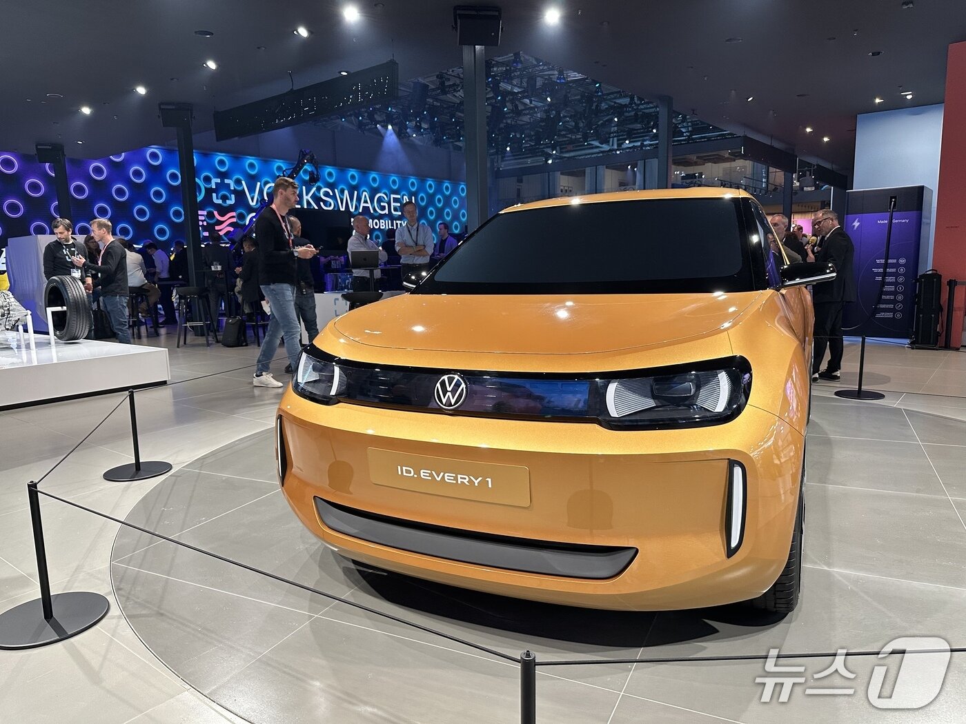 본문 이미지 -  폭스바겐그룹은 7일&#40;현지시간&#41; 독일 뮌헨 메쎄 IAA 서밋 전시관에서 &#39;미디어 워크숍&#39;을 개최했다. 사진은 폭스바겐의 엔트리급 전기차 ID.에브리 1 모습.ⓒ 뉴스1 이동희 기자