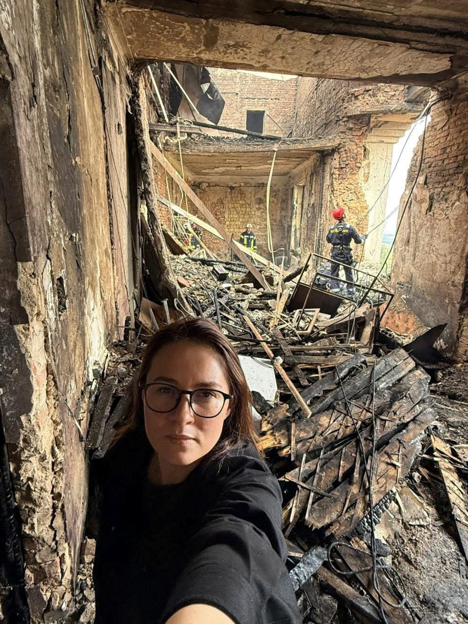 (키이우 로이터=뉴스1) 양은하 기자 = 7일(현지시간) 율리아 스비리덴코 우크라이나 총리가 러시아 공격으로 파괴된 키이우 정부청사 건물을 공개했다. 2025. 09. 07.ⓒ 로 …