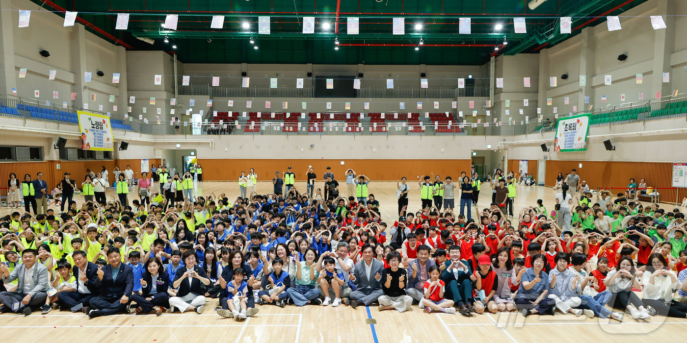 (대전=뉴스1) 이동원 기자 = 대전 유성구(구청장 정용래)는 지난 6일 유성구 지역아동센터연합회(회장 박은정)가 유성종합스포츠센터에서 ‘지역아동센터 꿈나무 체육대회’를 개최했다. …