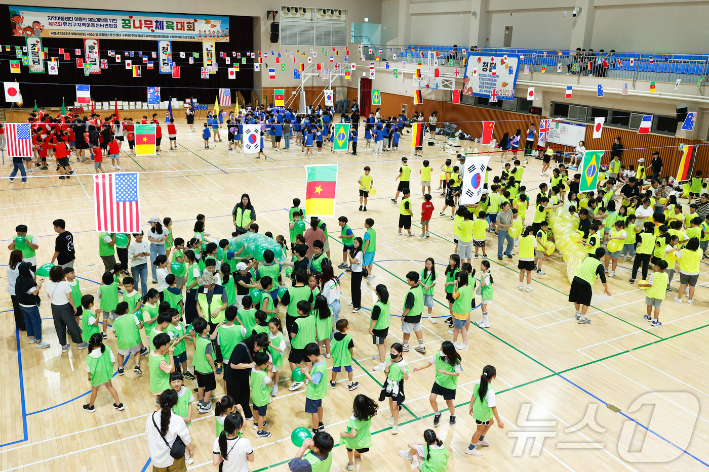 (대전=뉴스1) 이동원 기자 = 대전 유성구(구청장 정용래)는 지난 6일 유성구 지역아동센터연합회(회장 박은정)가 유성종합스포츠센터에서 ‘지역아동센터 꿈나무 체육대회’를 개최했다. …