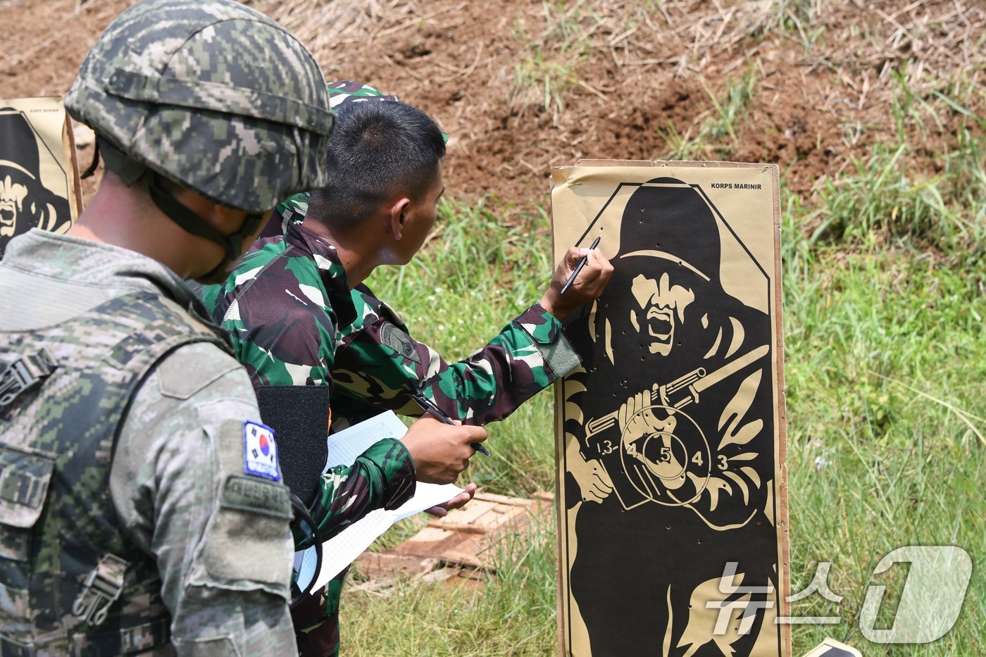 (서울=뉴스1) = 해병대는 지난 5일까지 인도네시아 자카르타 남부 자와바랏 일대에서 미국, 인도네시아 자카르타 남부 자와바랏 일대에서 미국, 인도네시아 등 다국적군과 함께 '25 …