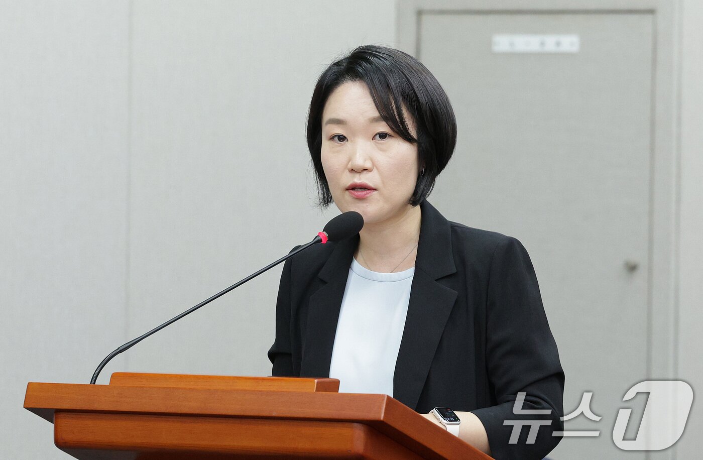 본문 이미지 - 이소영 더불어민주당 의원이 8일 오전 서울 여의도 국회에서 열린 기후위기 특별위원회 전체회의에서 제안 설명을 하고 있다. 2025.9.8 ⓒ 뉴스1 신웅수 기자