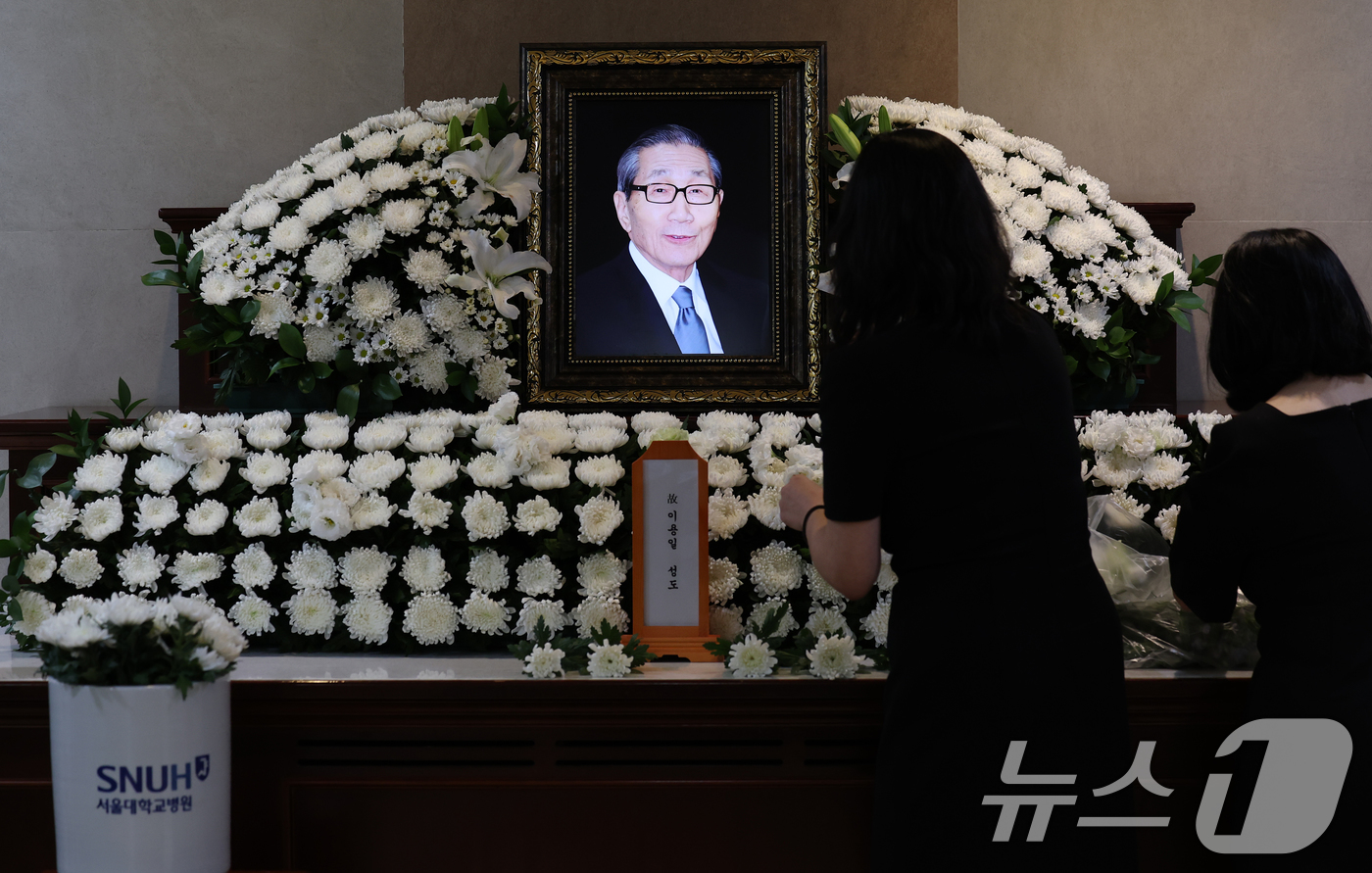 (서울=뉴스1) 오대일 기자 = 프로야구 출범에 주도적인 역할을 맡은 이용일 전 한국야구위원회(KBO) 총재 직무대행이 7일 향년 94세의 일기로 별세했다. KBO는 8일 "이용일 …