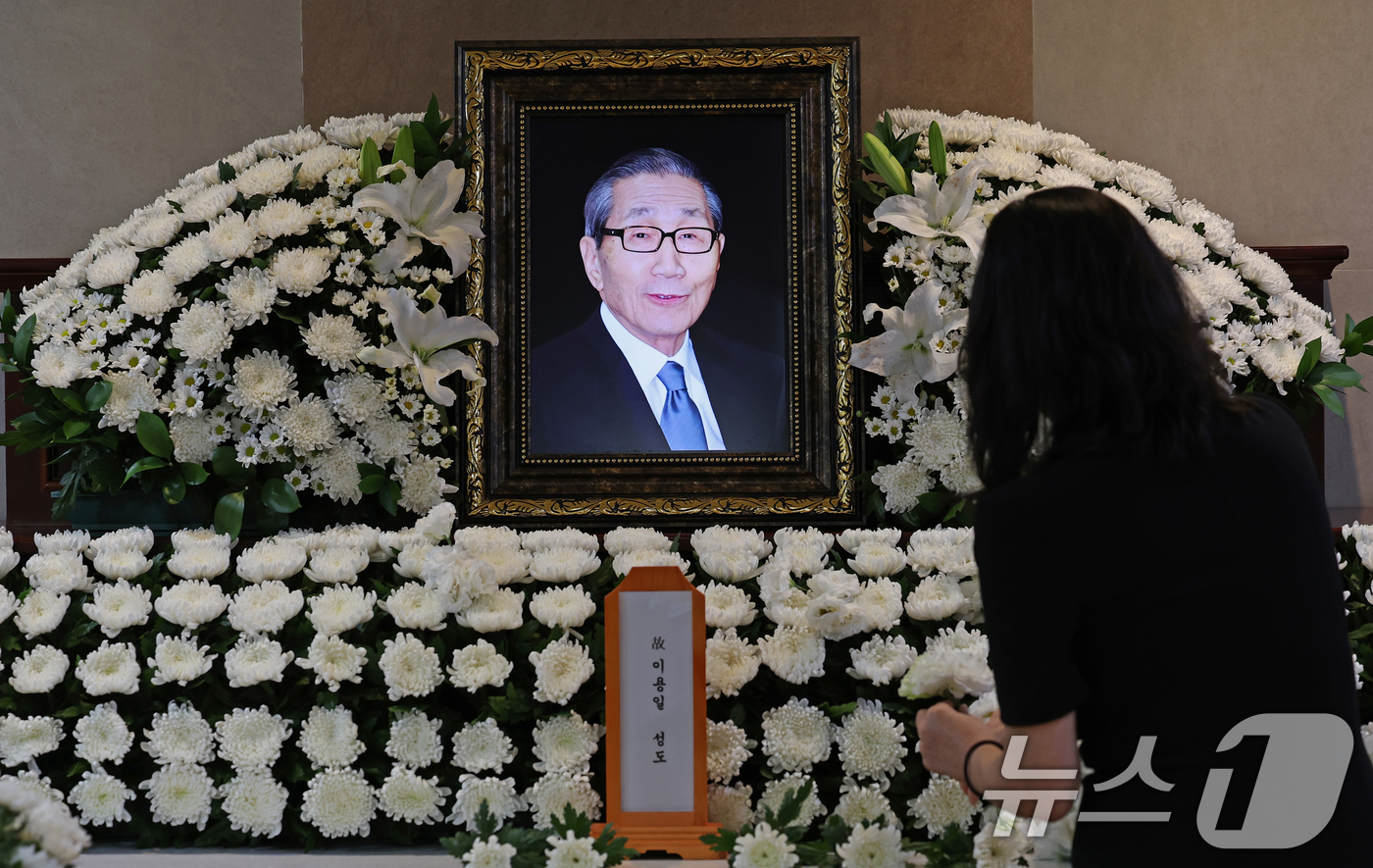 (서울=뉴스1) 오대일 기자 = 프로야구 출범에 주도적인 역할을 맡은 이용일 전 한국야구위원회(KBO) 총재 직무대행이 7일 향년 94세의 일기로 별세했다. KBO는 8일 "이용일 …