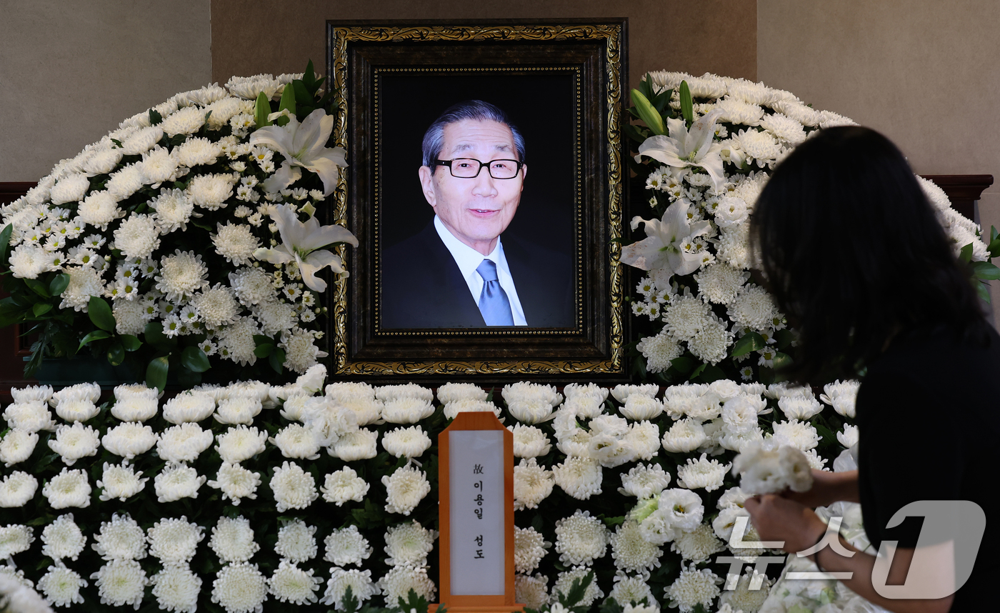 (서울=뉴스1) 오대일 기자 = 프로야구 출범에 주도적인 역할을 맡은 이용일 전 한국야구위원회(KBO) 총재 직무대행이 7일 향년 94세의 일기로 별세했다. KBO는 8일 "이용일 …