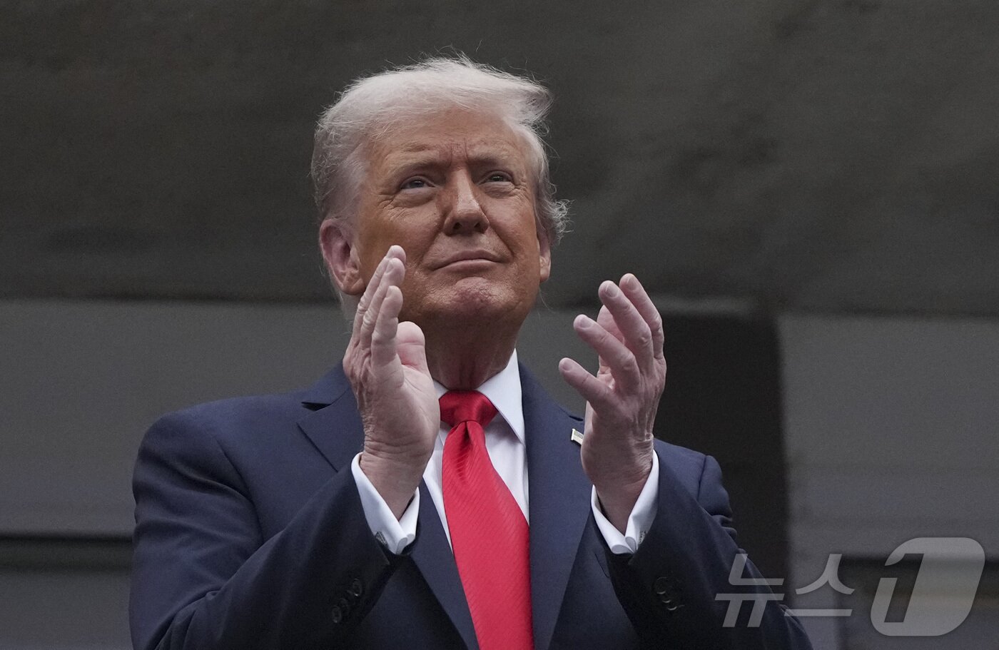 본문 이미지 - 2025년 9월 7일 미국 뉴욕주 플러싱 빌리 진 킹 내셔널 테니스 센터에서 열린 남자 단식 결승전 전 도널드 트럼프 대통령. 2025.09.08 ⓒ 로이터=뉴스1 ⓒ News1 강서연 기자