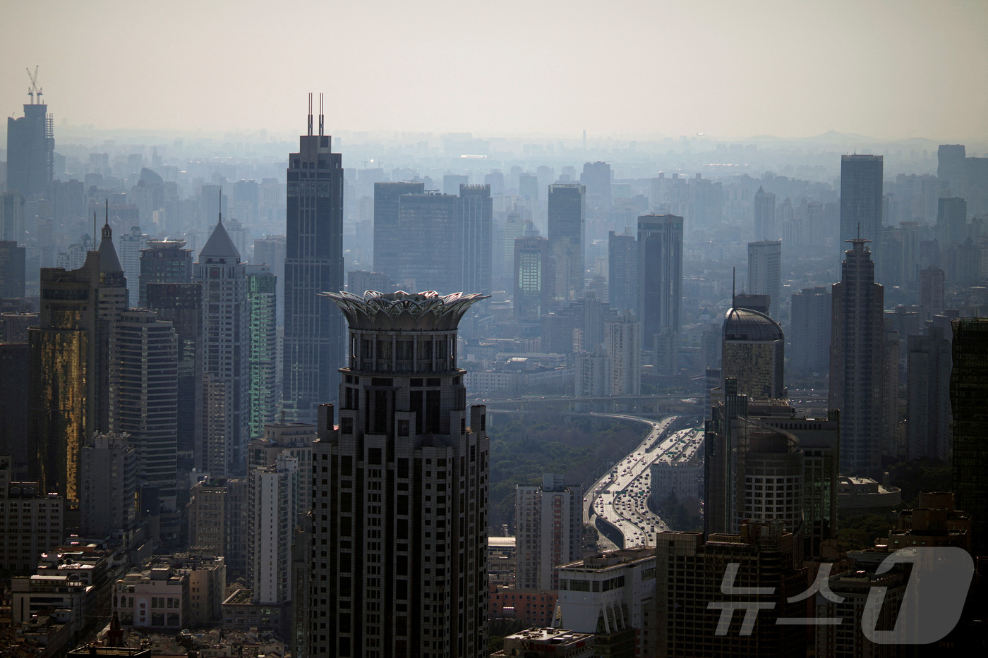 (상하이 로이터=뉴스1) 권영미 기자 = 중국 상하이의 스카이라인 전경.2022.02.24.ⓒ 로이터=뉴스1