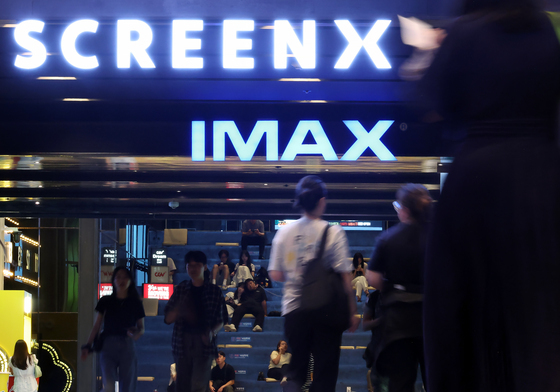 '홀드백' 급물살·'문화가 있는 날' 확대…영화관 '단비' 될까