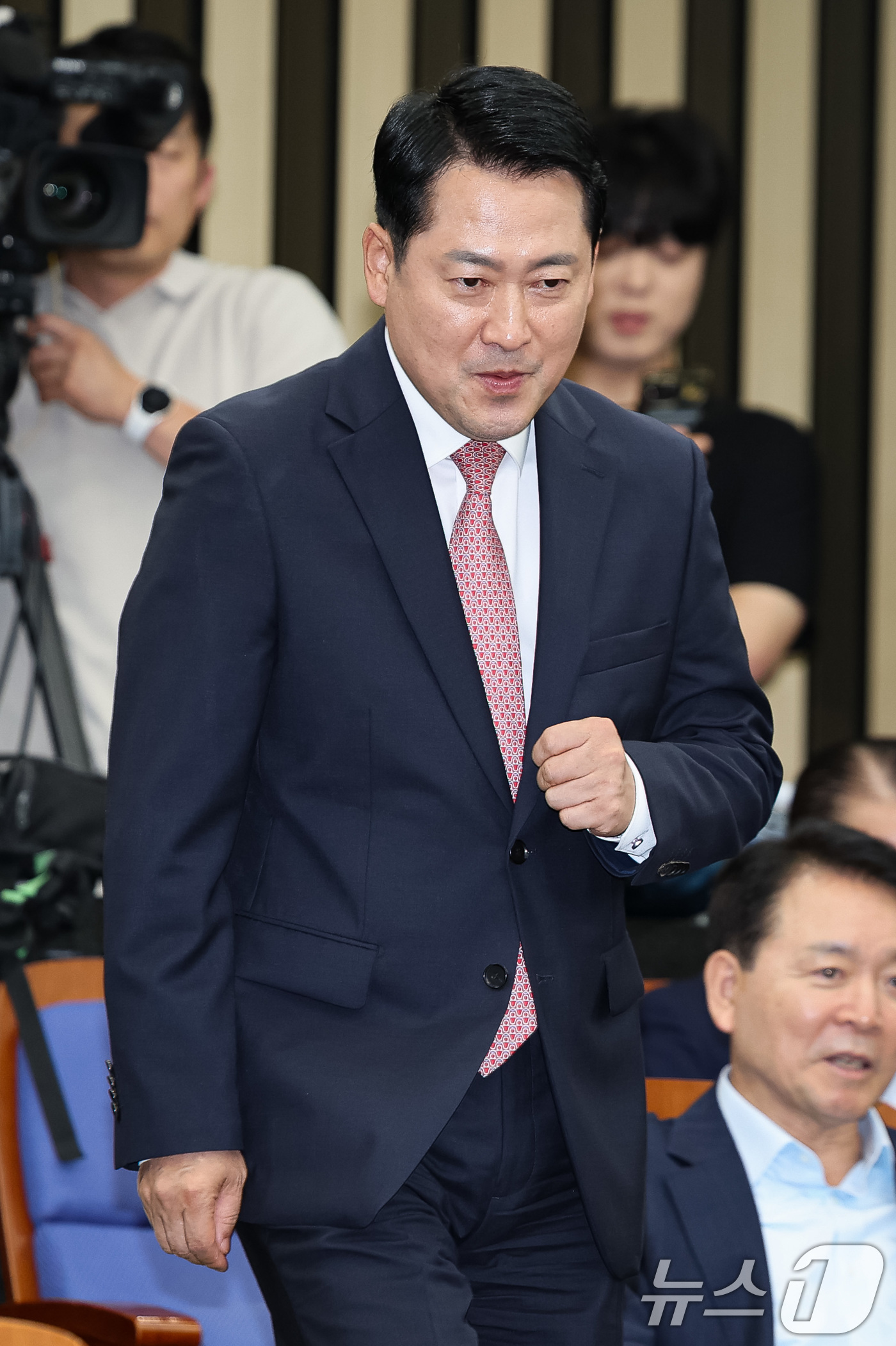 (서울=뉴스1) 유승관 기자 = 장동혁 국민의힘 대표가 8일 서울 여의도 국회에서 열린 의원총회에 참석하고 있다. 2025.9.8/뉴스1