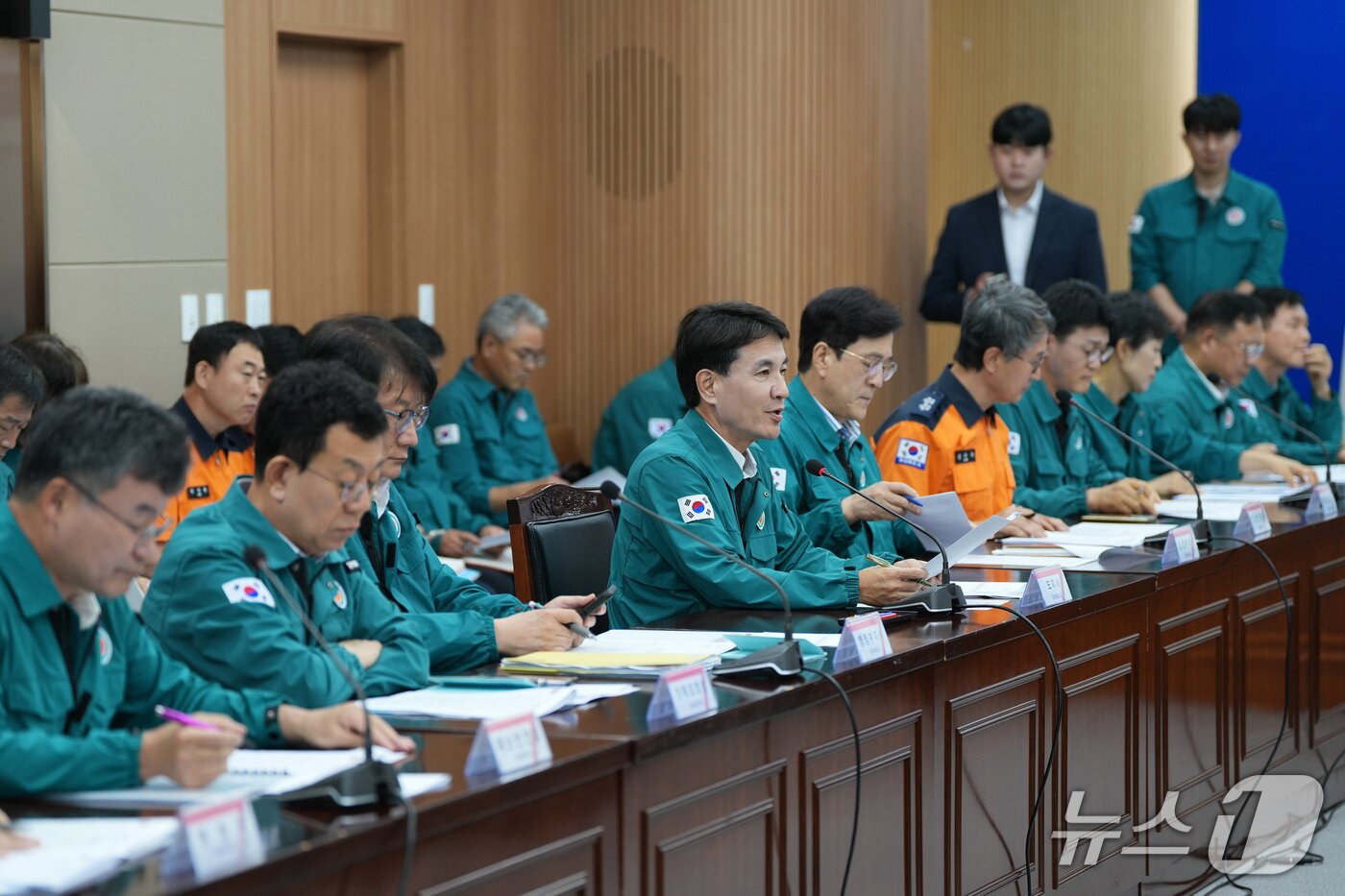 본문 이미지 - 지난 7일 강원 강릉 도청 제2청사에서 열린 강릉지역 수자원 확보 긴급 대책회의.&#40;강원도 제공, 재판매 및 DB 금지&#41; 2025.9.8/뉴스1