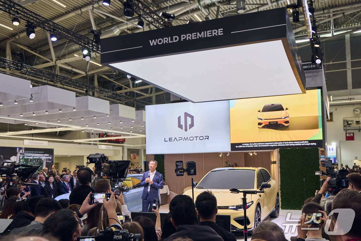 본문 이미지 - 중국 전기차 업체 립모터의 프레스 콘퍼런스 모습.&#40;IAA 제공&#41; 