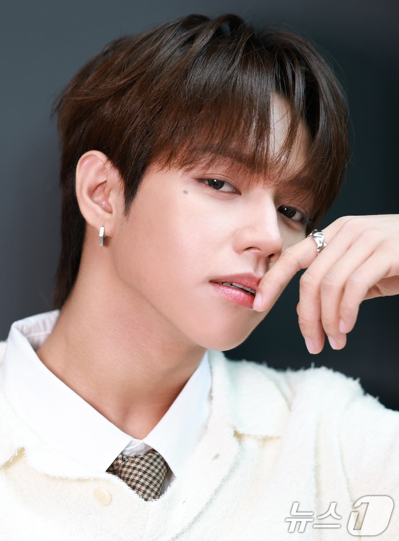 제이엘, 치명적인 눈빛 - 뉴스 썸네일 이미지