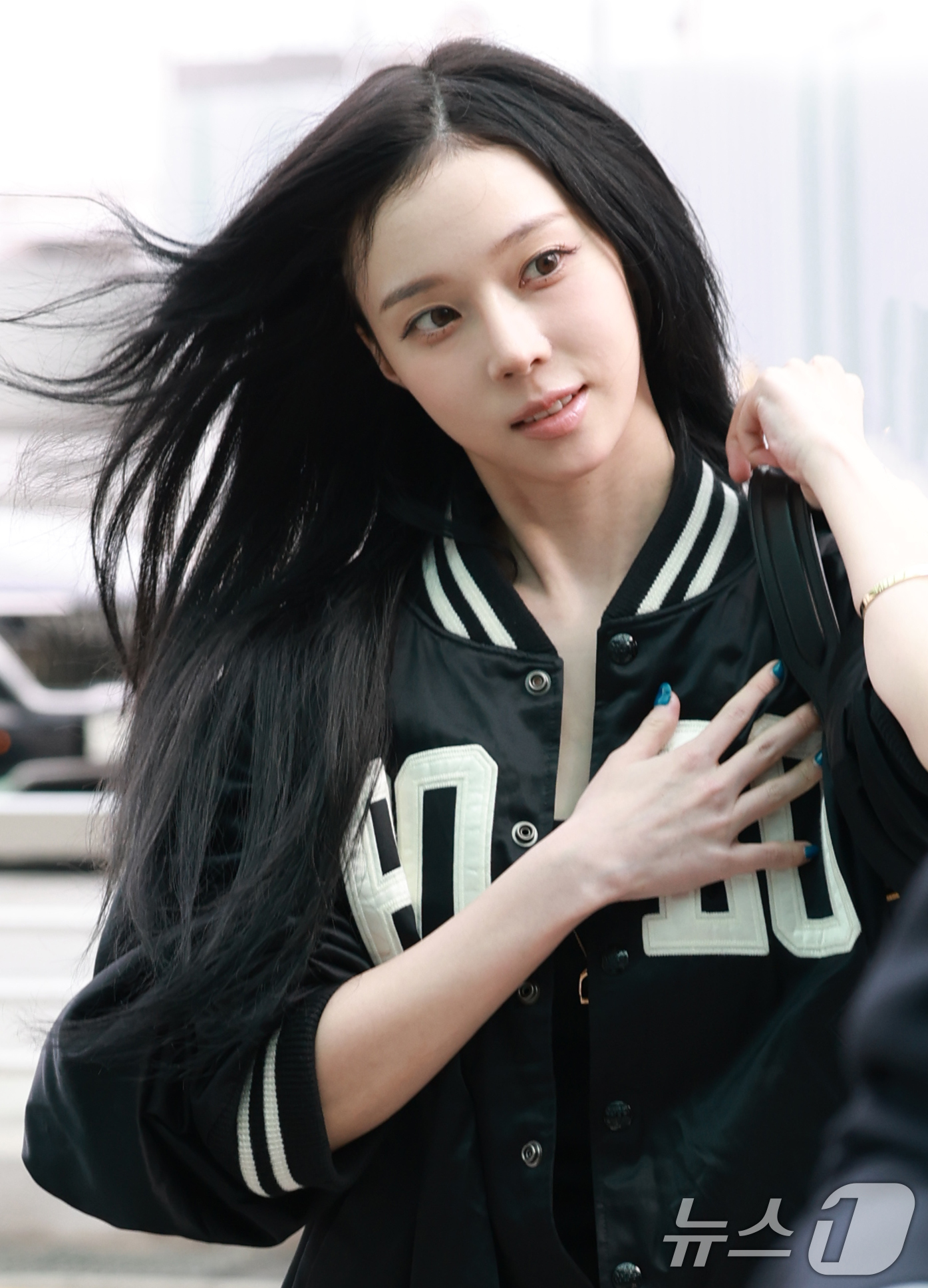 (인천공항=뉴스1) 권현진 기자 = 에스파 윈터가 해외 일정을 위해 9일 오전 인천국제공항을 통해 미국 뉴욕으로 출국하고 있다. 2025.9.9/뉴스1