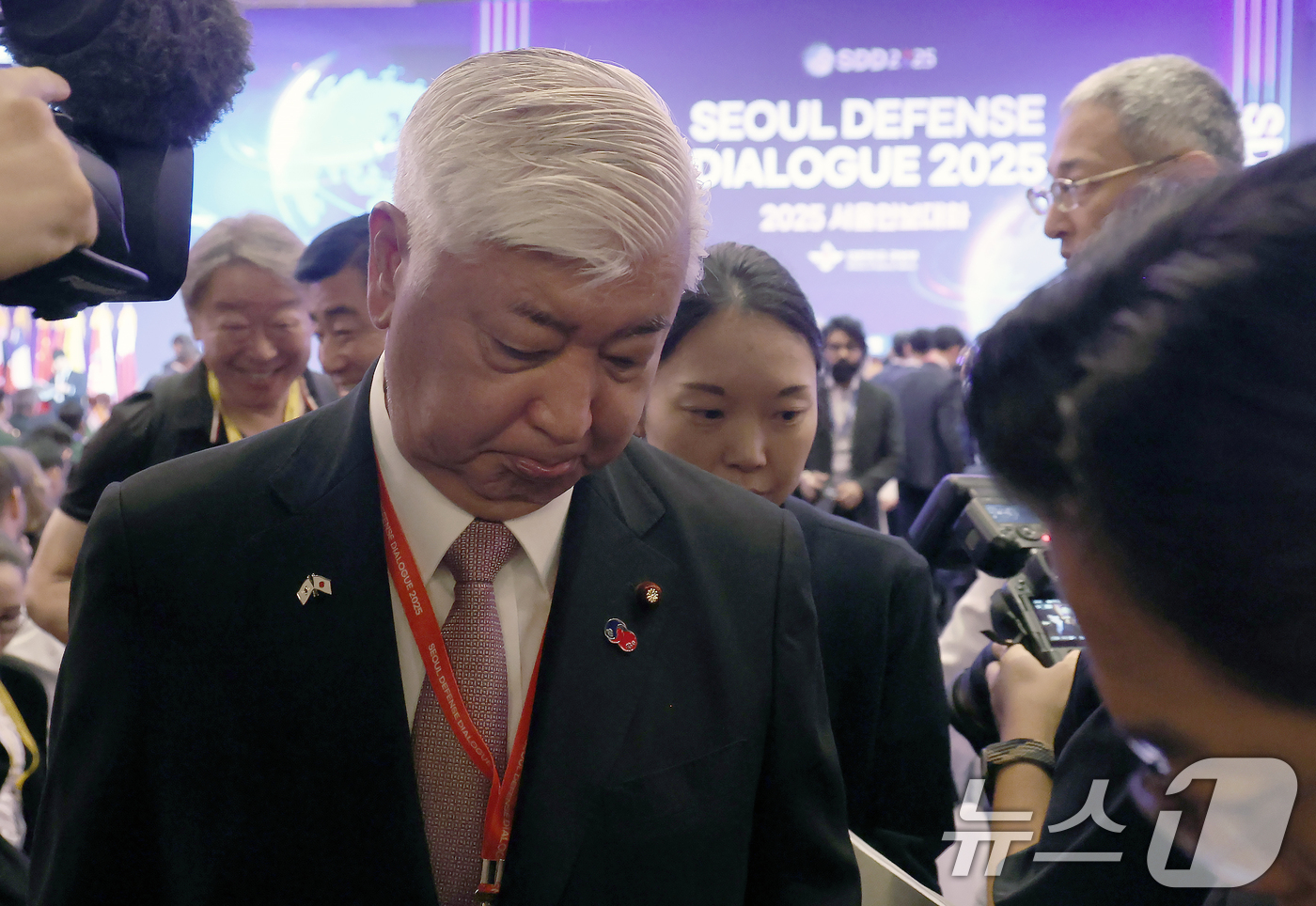 (서울=뉴스1) 박정호 기자 = 나카타니 겐 일본 방위대신이 9일 오전 서울 중구 소공동 롯데호텔에서 열린 2025 서울안보대화 개회식 참석 후 이석하고 있다. 2025.9.9/뉴 …