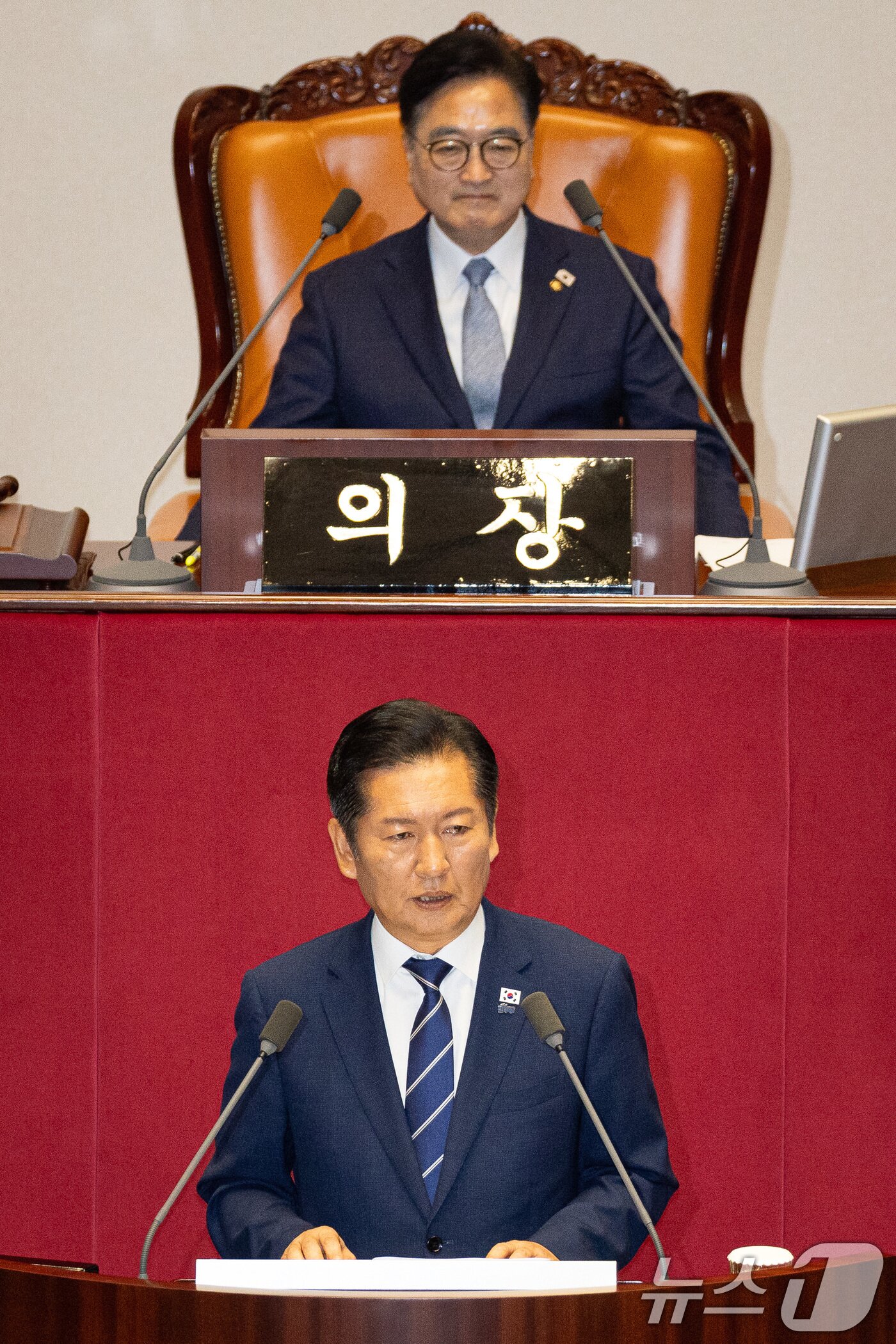 본문 이미지 - 정청래 더불어민주당 대표가 9일 서울 여의도 국회에서 열린 제429회 국회&#40;정기회&#41; 제2차 본회의에서 교섭단체 대표 연설을 하고 있다. 2025.9.9/뉴스1 ⓒ News1 유승관 기자