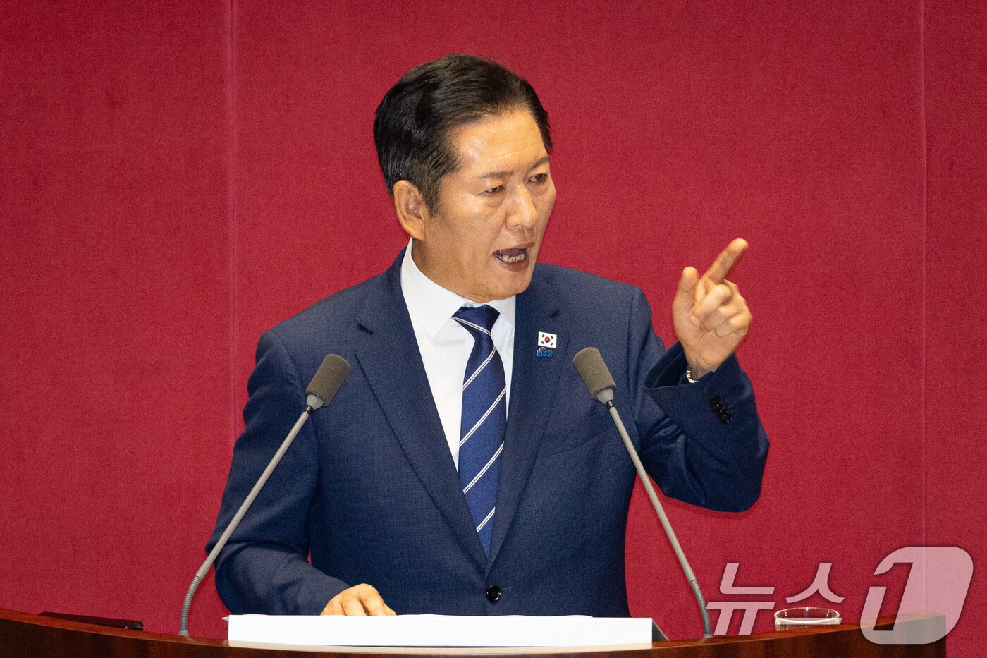 본문 이미지 - 정청래 더불어민주당 대표가 9일 서울 여의도 국회에서 열린 제429회 국회&#40;정기회&#41; 제2차 본회의에서 교섭단체 대표 연설을 하고 있다. 2025.9.9/뉴스1 ⓒ News1 유승관 기자