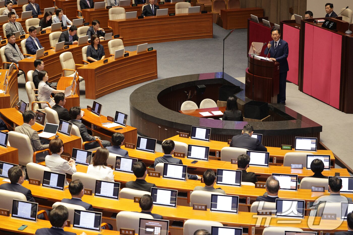 본문 이미지 - 정청래 더불어민주당 대표가 9일 오전 서울 여의도 국회에서 열린 제429회국회&#40;정기회&#41; 제2차 본회의에서 국정에 관한 교섭단체 대표연설을 하고 있다. 2025.9.9/뉴스1 ⓒ News1 신웅수 기자