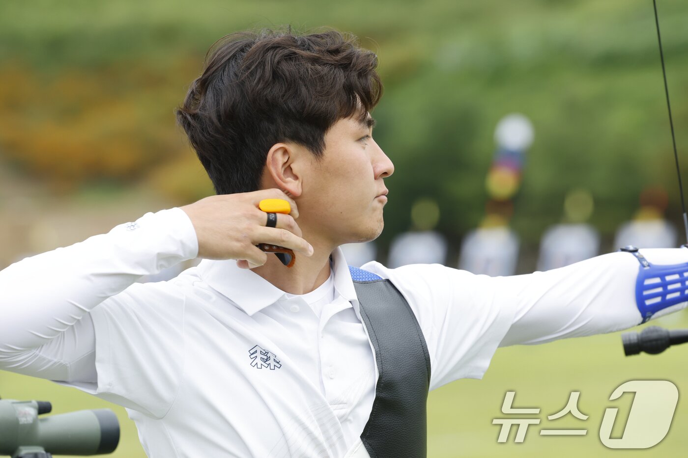 본문 이미지 - 양궁 리커브 김제덕이 9일 광주 국제양궁장에서 열린 광주 2025세계양궁선수권대회에서 예선을 펼치고 있다. 2025.9.9/뉴스1 ⓒ News1 김태성 기자